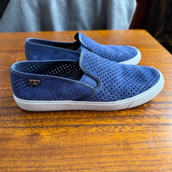 Tory Burch blue suede shoes - Picture 2 of 5